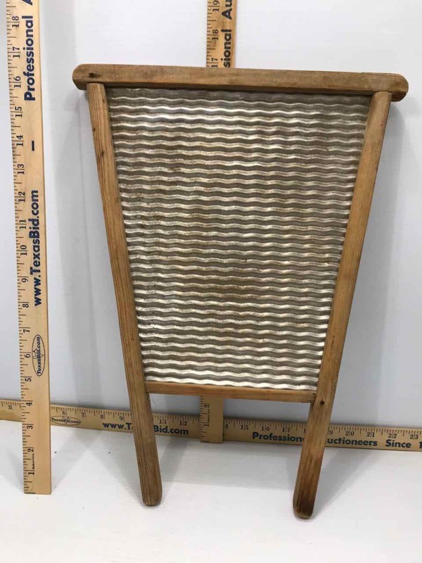 lot 213 image: Washboard Wavy Tin