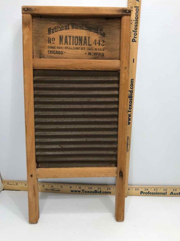 lot 216 image: Washboard Natl Washboard Co. No. 442 (Tin)