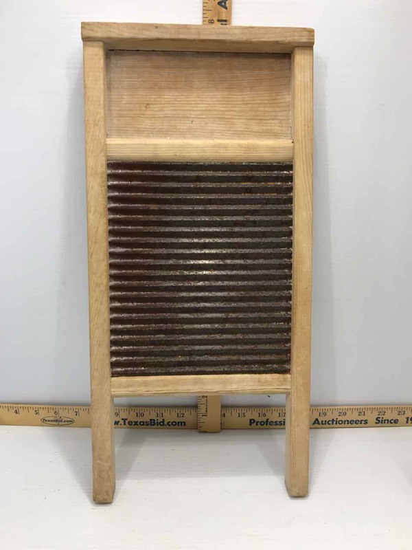 lot 217 image: Washboard Natl Washboard Co. No. 442 (Tin)