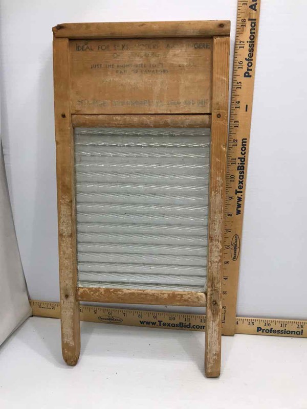 lot 221 image: Washboard The Ideal (Glass)