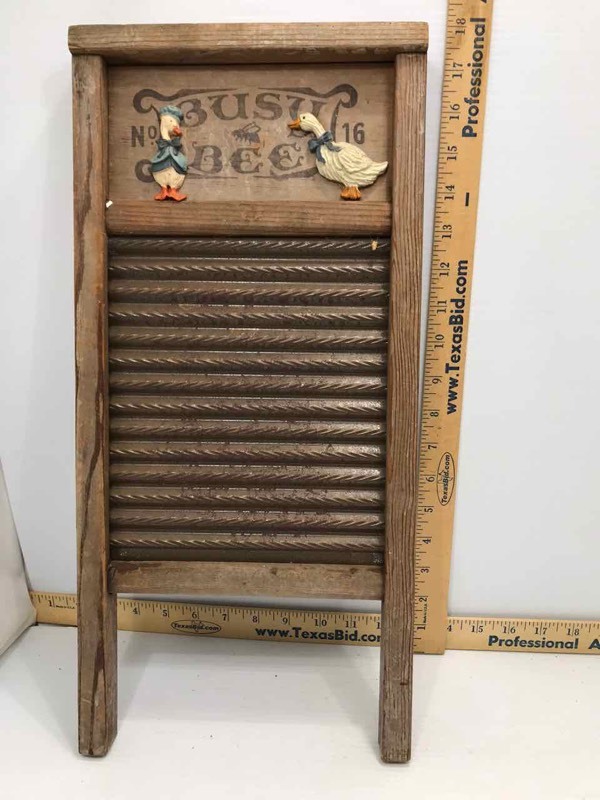 lot 222 image: Washboard Busy Bee No. 16 (Tin)