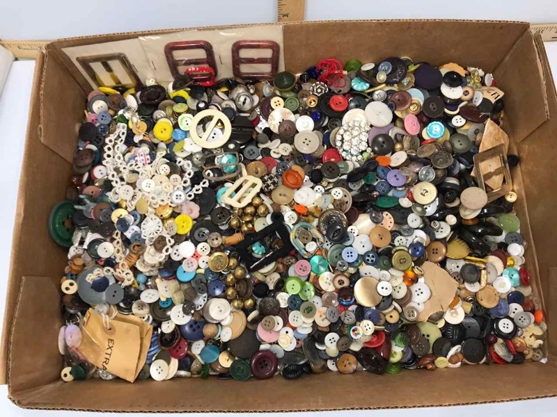 lot 259 image: Buttons