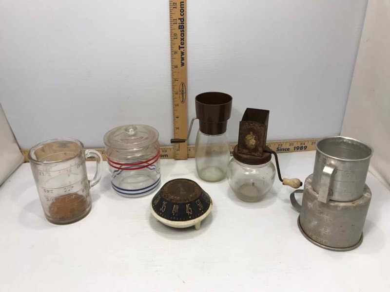 lot 282 image: Vintage Measuring Cups, Grinders, Jar