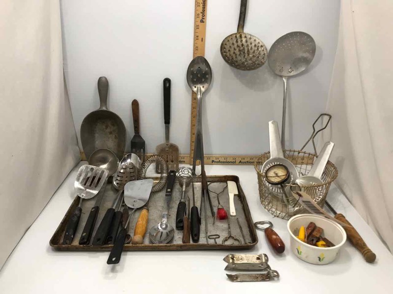 lot 295 image: Kitchen Utensils