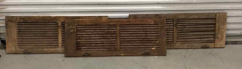 lot 425 image: (3) Shuttered Panel