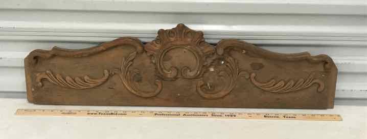 lot 459 image: Antique Oak Crown