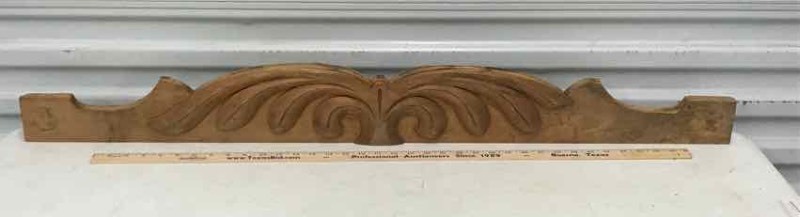 lot 460 image: Antique Pine Crown
