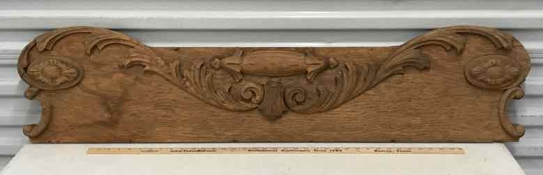 lot 461 image: Antique Oak Crown