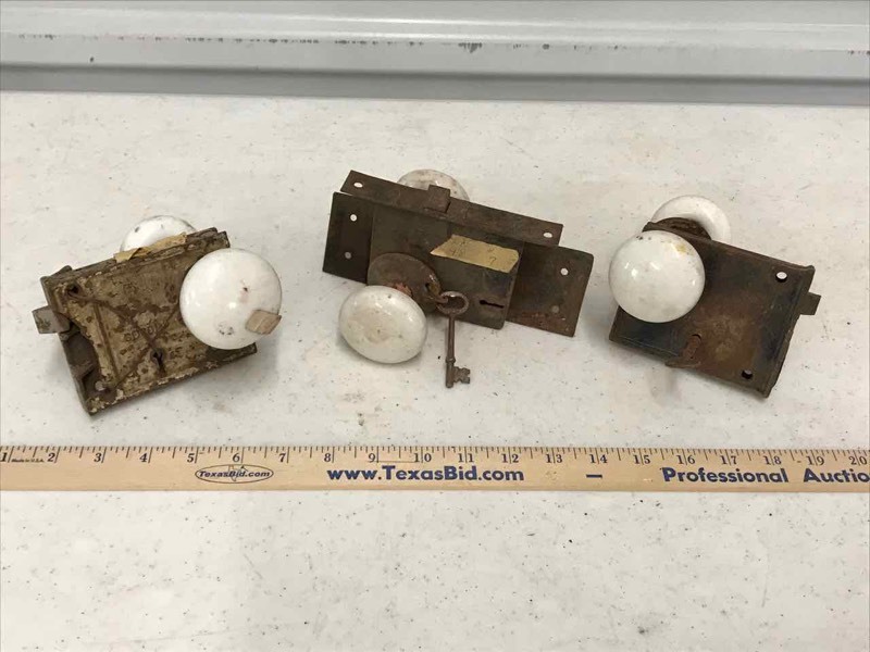 lot 471 image: Door Knobs White Porcelain