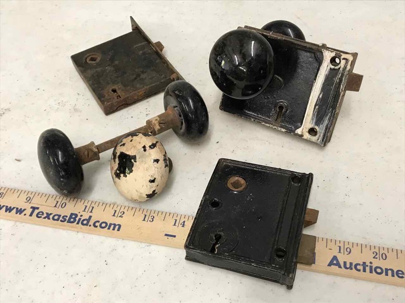 lot 473 image: Door Knobs Black