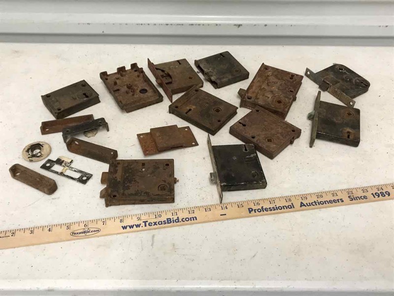 lot 478 image: Door Locks