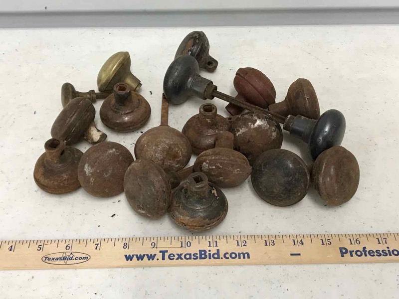 lot 479 image: Door Knobs Metal