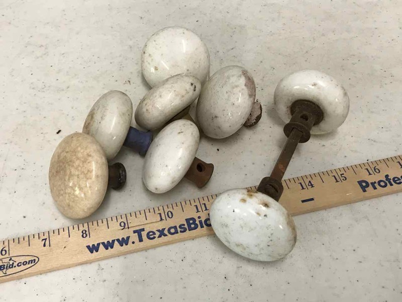 lot 482 image: Door Knobs White