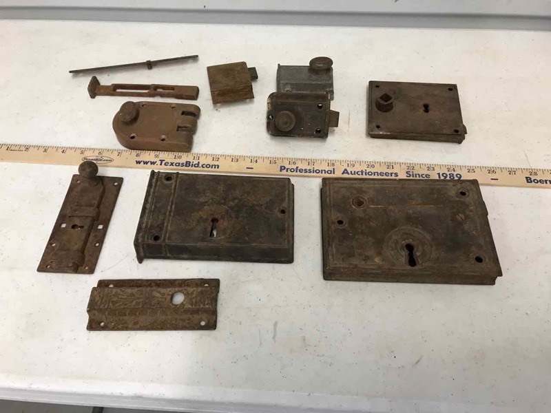 lot 488 image: Large Antique Heavy Duty Door Locks