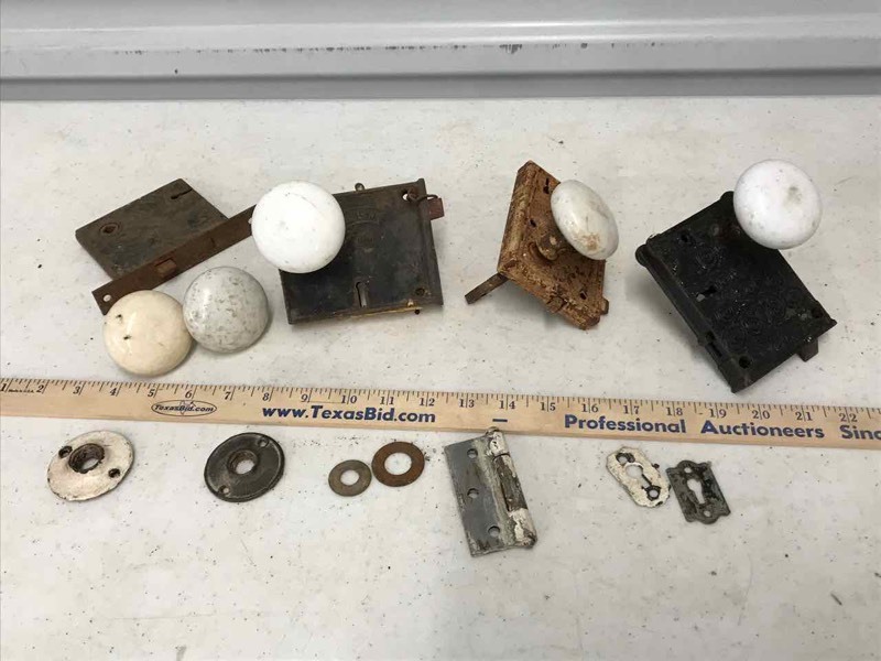 lot 493 image: Door Knobs (white),  Locks