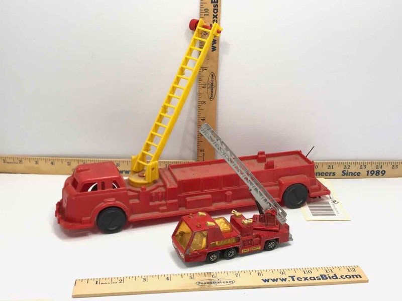 lot 705 image: Vintage Renwal No. 178 Plastic Fire Truck, Matchbox Superkings Toy