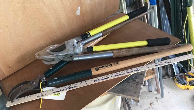 lot 411 image: (3) Limb Loppers