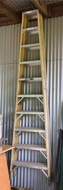 lot 414 image: Werner 10 foot fiberglass folding ladder