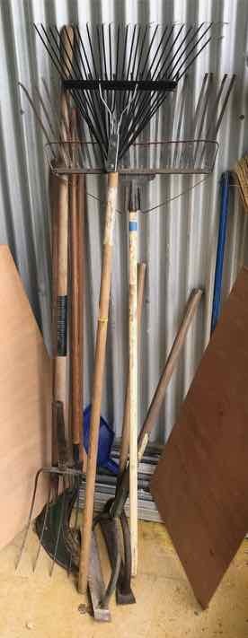 lot 423 image: Rakes and Sicles