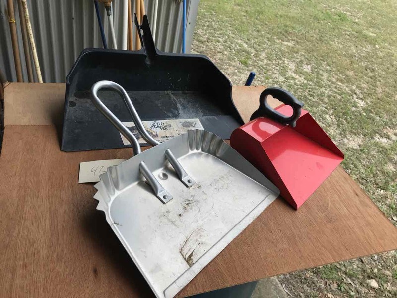 lot 427 image: (3) Dust Pans