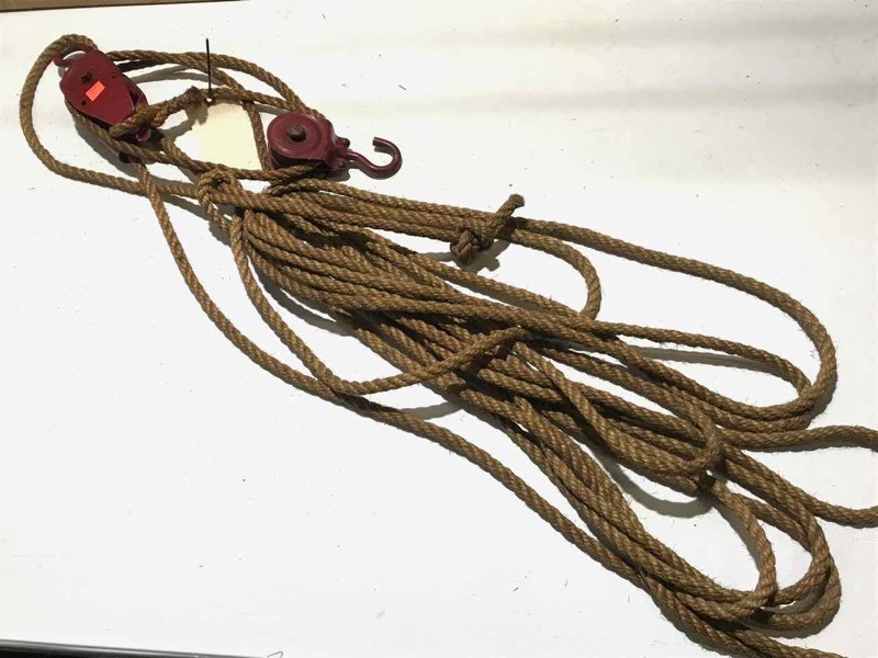 lot 3 image: Block and Tackle (natural rope, red blocks)