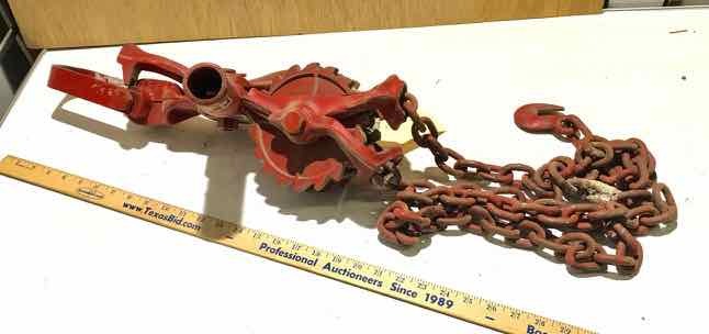 lot 9 image: Chain Hoist