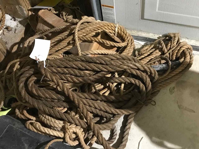 lot 10 image: Lot of assorted rope