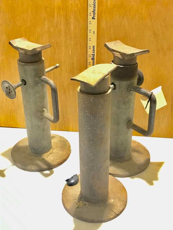 lot 15 image: (3) Jack Stands