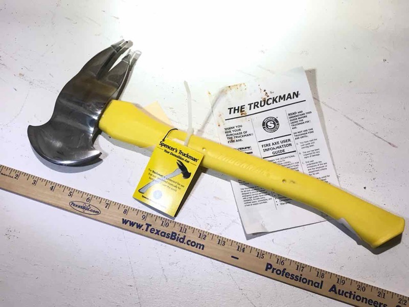 lot 33 image: The Truckman fiberglass handle fireman�s axe, 16 inch handle, (new)