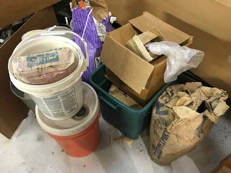 lot 44 image: Assorted aggregate  mortar mix, sand, sack-Crete