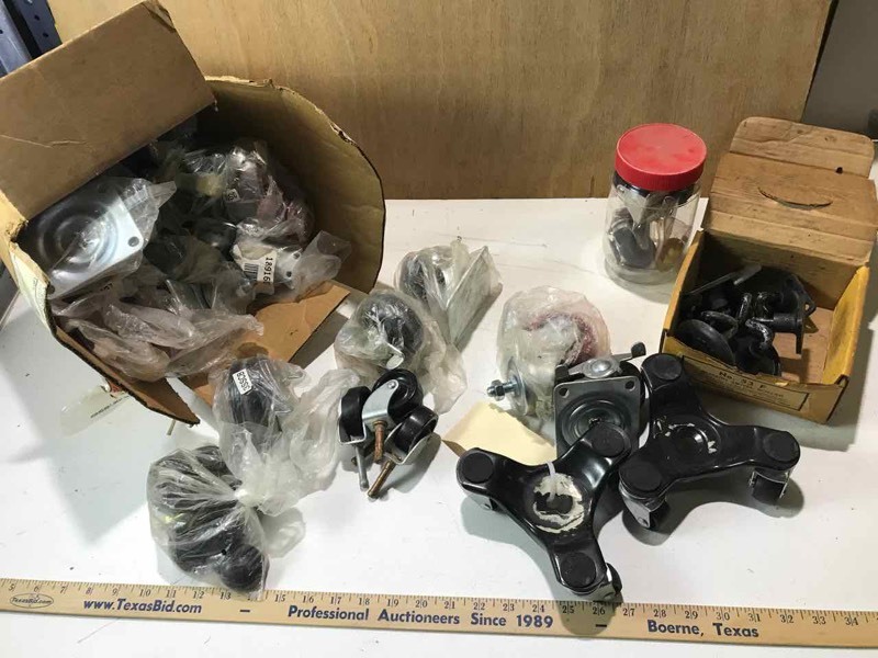 lot 46 image: Box of assorted casters