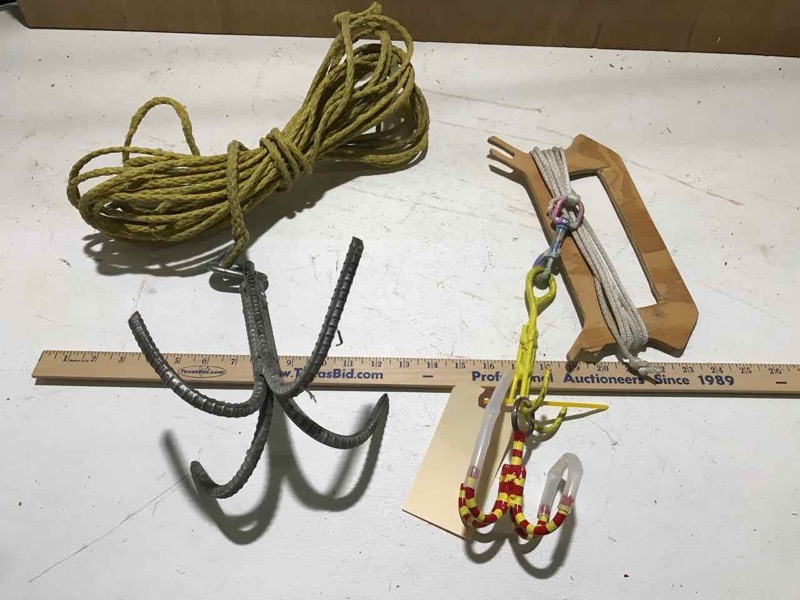 lot 53 image: Assorted size grapple hooks with rope