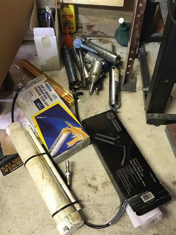 lot 57 image: Grease Guns (6) Pneumatic Lincoln, Pneumatic NAPA, Cummins, other, plus two manual grease gun.