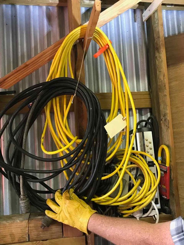 lot 60 image: Assorted electrical cords & plug strips