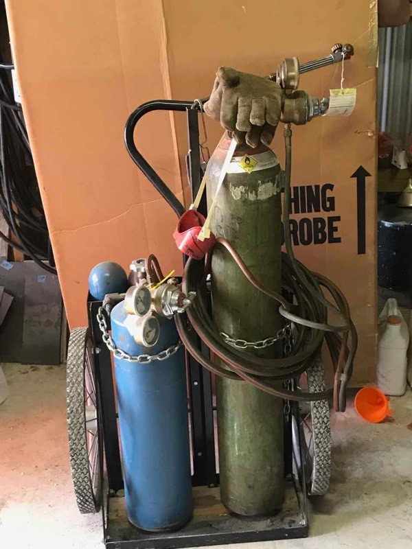 lot 64 image: OxygenAcetylene Torch kit with cart & bottles