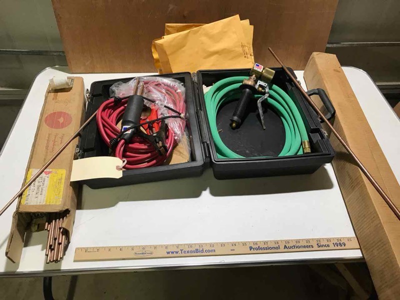 lot 76 image: Magnum Portable Cold Fusion Torch System, MAG4000, looks new in box)