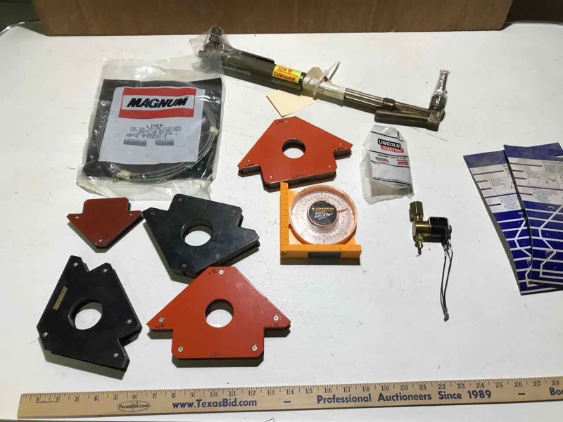 lot 77 image: Welding accessories  magnetic angles, broken torch