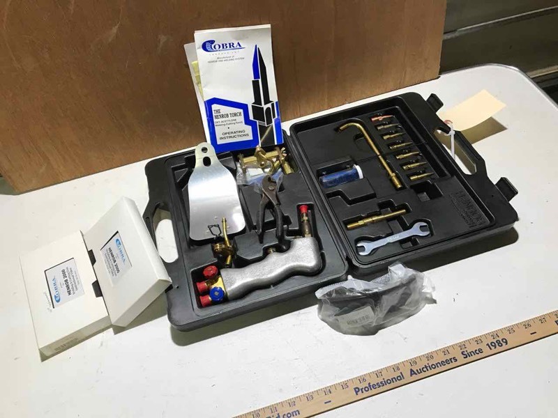 lot 79 image: Cobra Henrob Torch, OxyAcy WeldingCutting Torch (new in box)