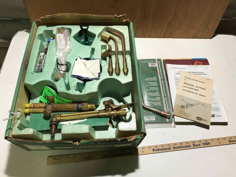 lot 82 image: Purox Oxygen-Acetylene Torches