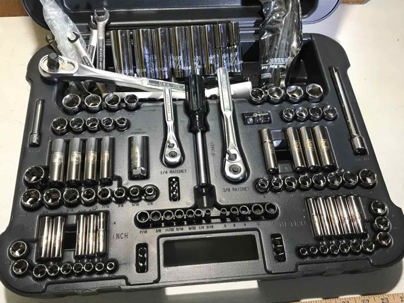 lot 85 image: Assorted Tool Set in black case (sockets, ratchets, bits, wrenches (SAEMetric)