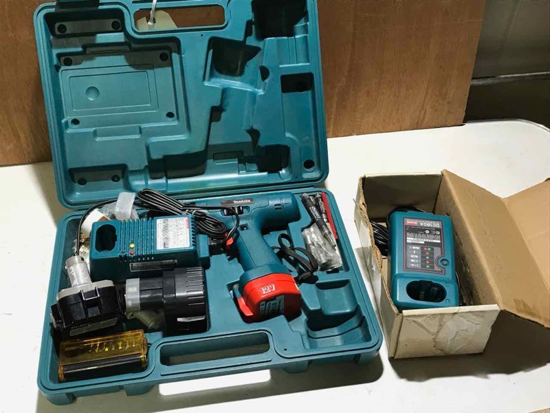 lot 88 image: Makita 12 volt Cordless Drill with chargers and 3 batteries (it worked)