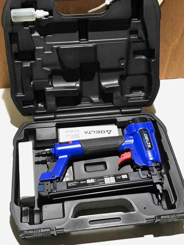 lot 89 image: Delta Shopmaster DBS125 Pneumatic staplerbrad nailer (new in box)