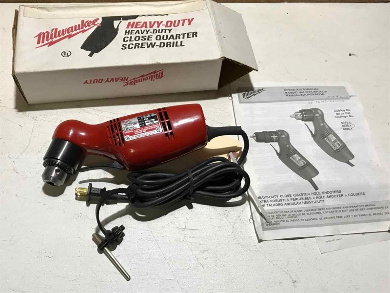 lot 93 image: Milwaukee Heavy Duty Close Quarter Screw Drill, electric