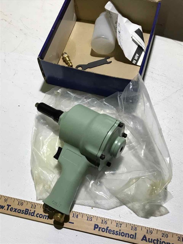 lot 94 image: HDC Homier Air Riveter (pneumatic), new in box