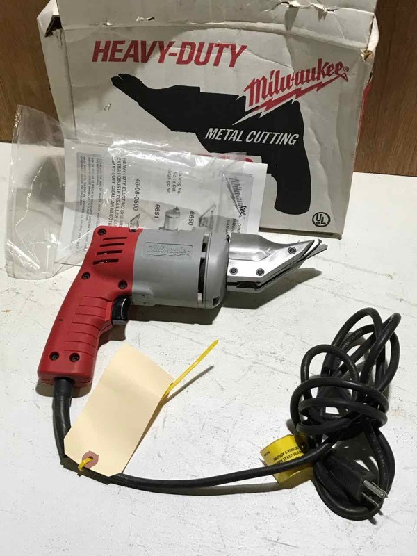 lot 104 image: Milwaukee Electric Metal Shears