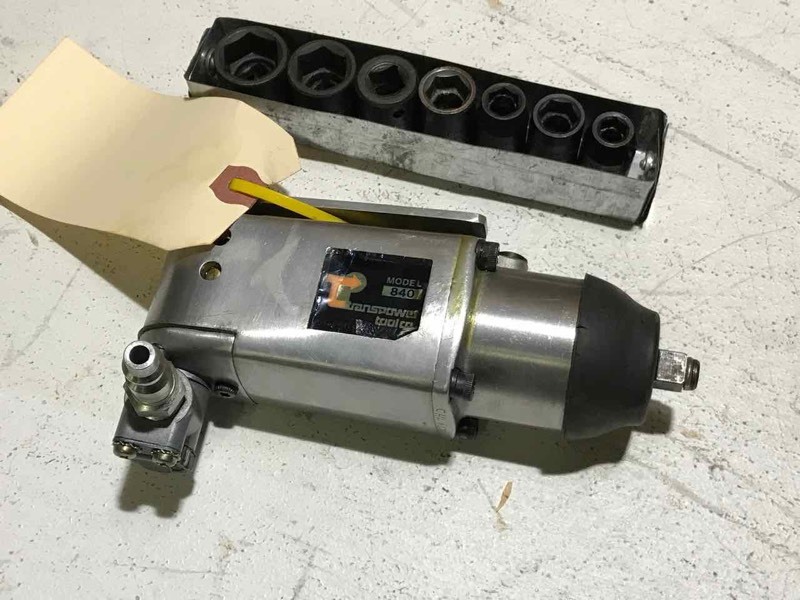 lot 114 image: Transpower Tool Co. Mod. 840, 38� in. butterfly impact wrench & sockets