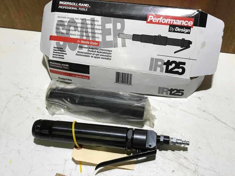 lot 115 image: Ingersol Rand Air Needle Scaler, Mod. IR125, pneumatic, new in box