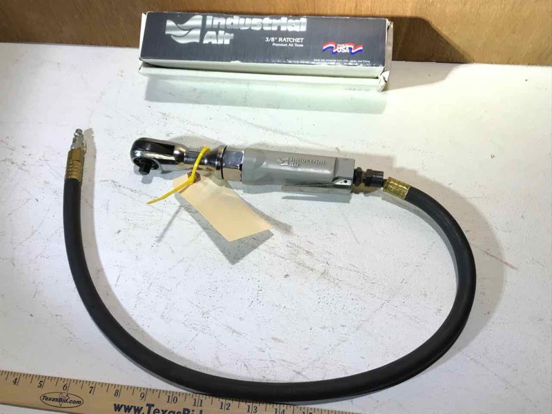 lot 117 image: Industrial Air, 38� in. drive pneumatic ratchet