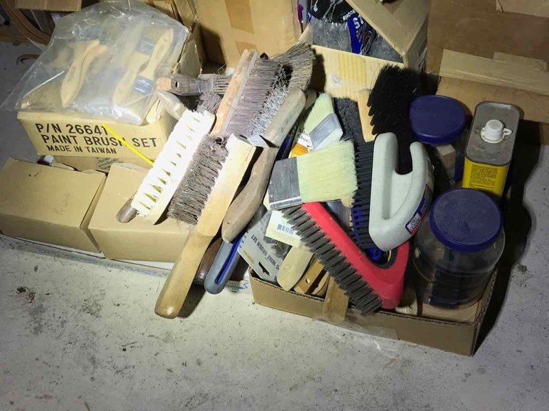 lot 128 image: Paint Brushes, steel brushes, etc.
