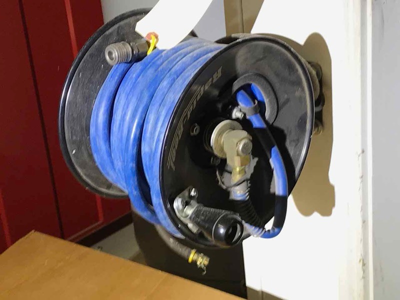 lot 136 image: Air Hose reel, blue